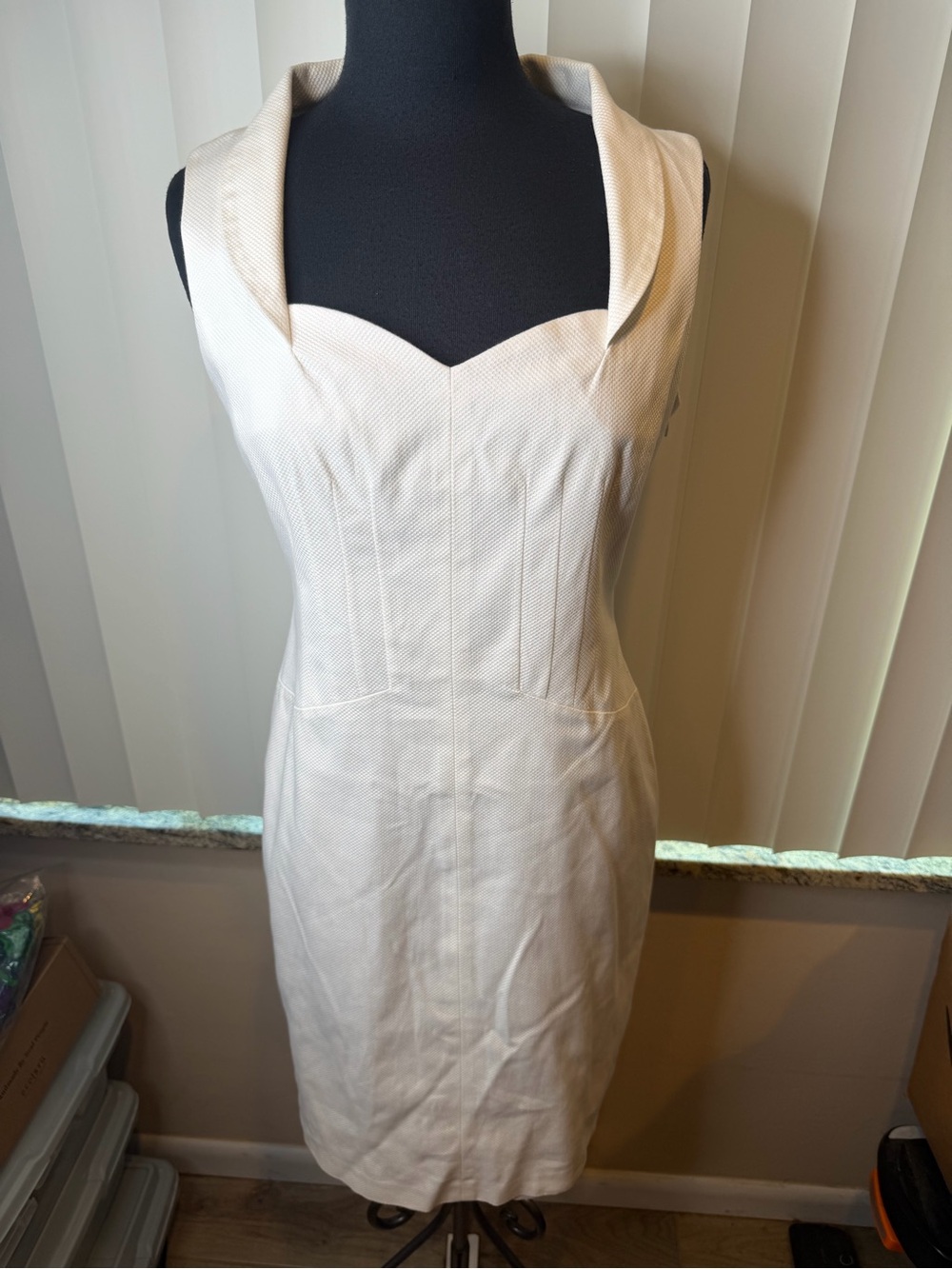 David Meister sheath textured pique fabric distinctive sweetheart neckline SZ 8
